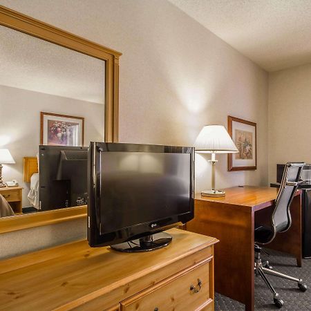 Comfort Inn Фон Дю Лак Екстериор снимка