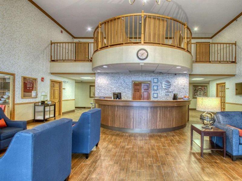 Comfort Inn Фон Дю Лак Екстериор снимка