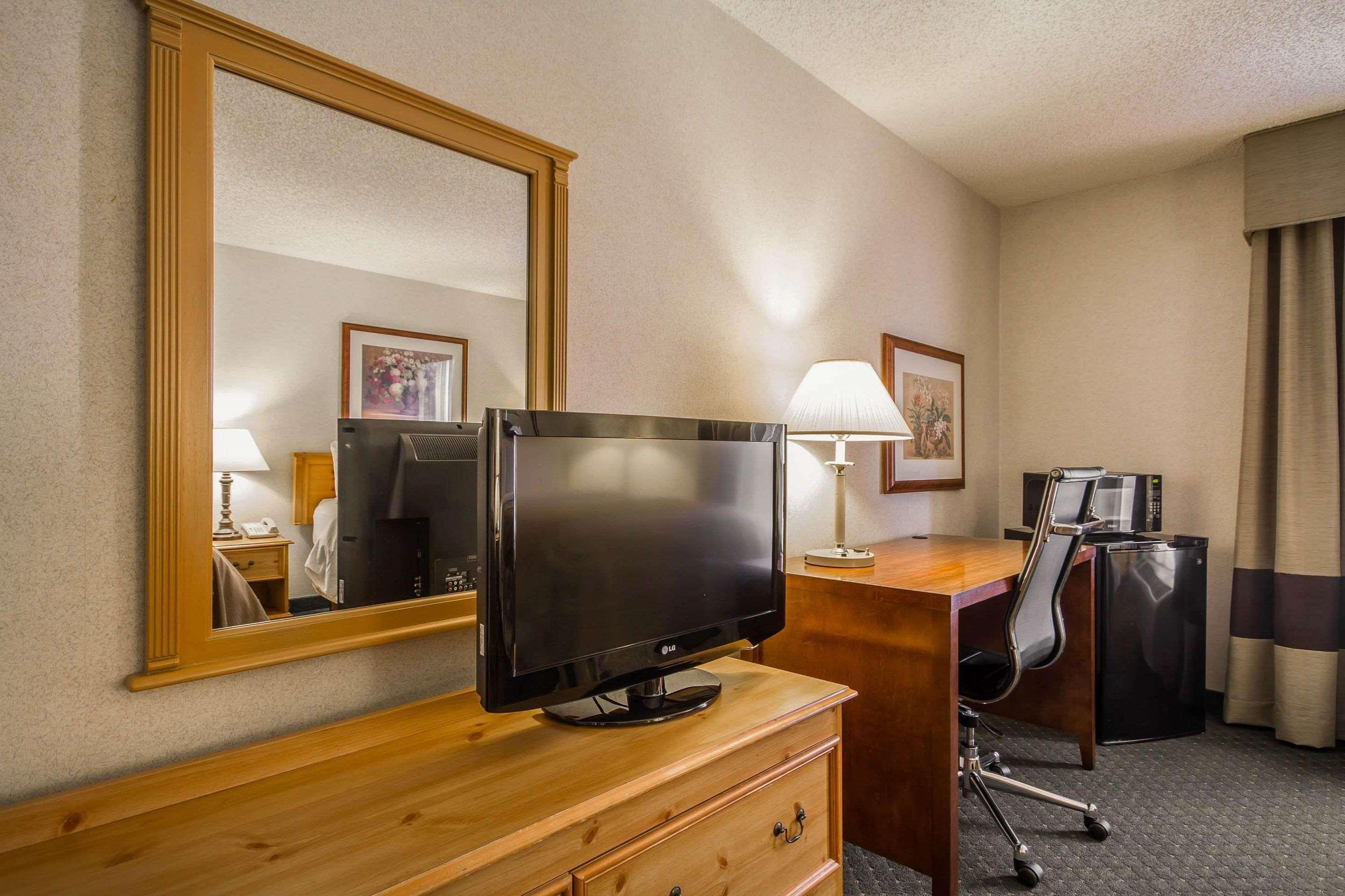Comfort Inn Фон Дю Лак Екстериор снимка