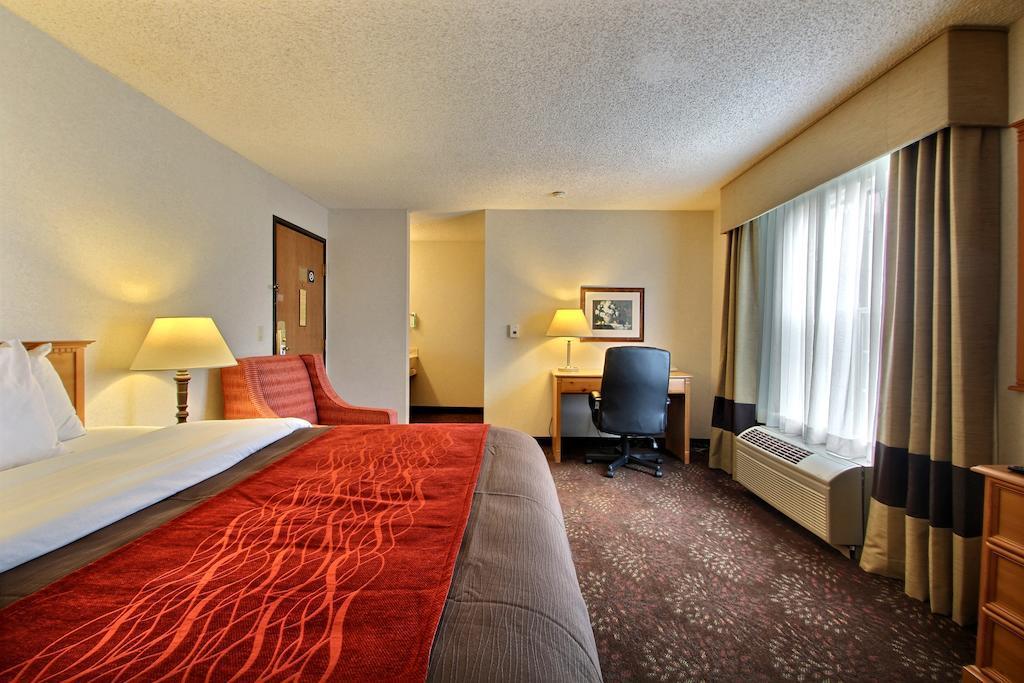 Comfort Inn Фон Дю Лак Екстериор снимка