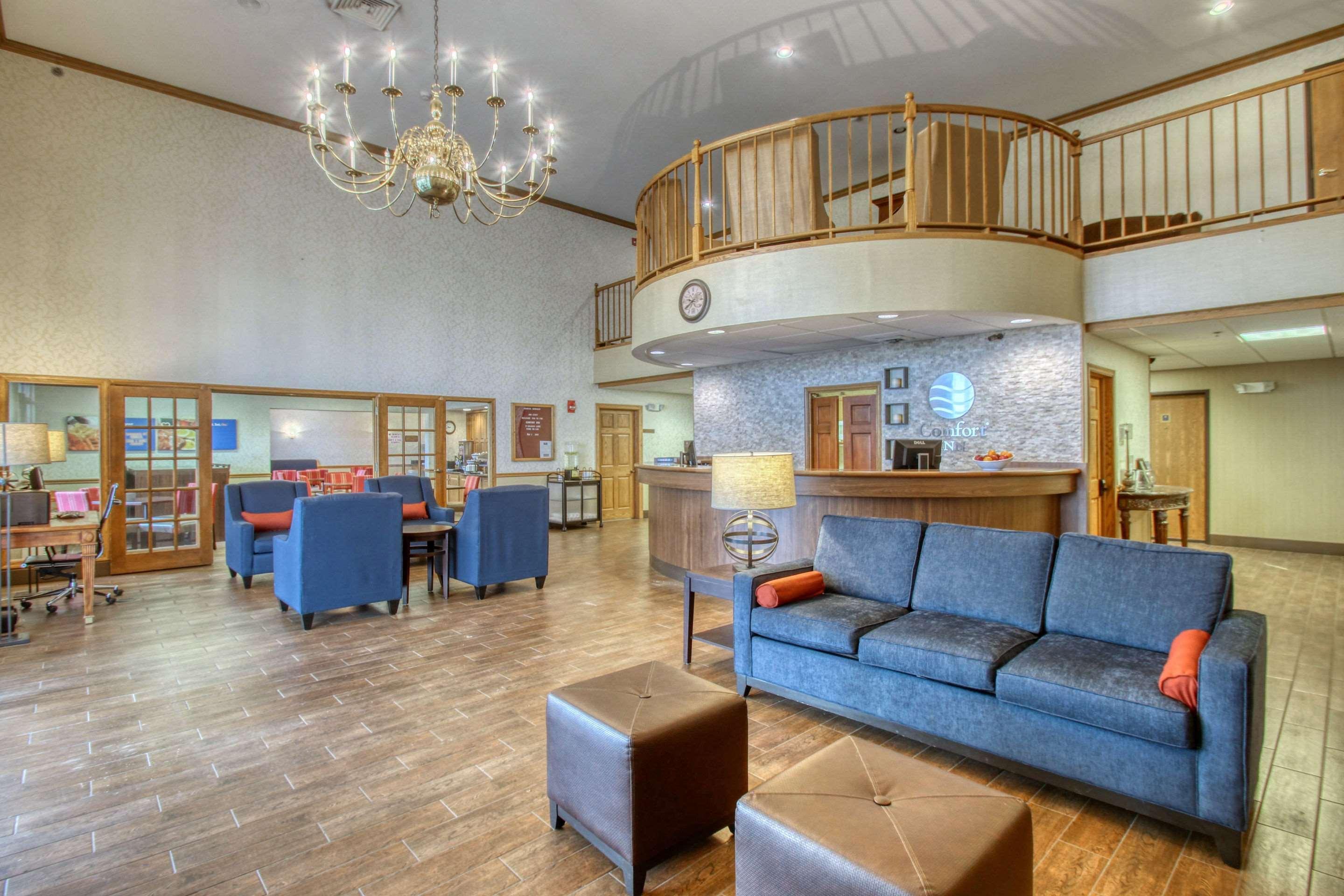 Comfort Inn Фон Дю Лак Екстериор снимка
